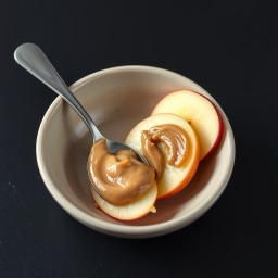 Illustration for the Apple slices with peanut butter meal